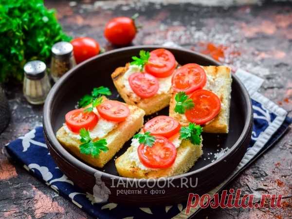 Бутерброды с помидорами и творогом — рецепт с фото Бутерброды из поджаренного хлеба с творогом и помидорами - отличный вариант правильного и вкусного перекуса для всех членов семьи!