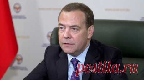 Медведев назвал удар ВСУ по Белгороду «преступлением бандеровских ублюдков». Зампредседателя Совета безопасности России Дмитрий Медведев назвал террористический удар украинцев по Белгороду «кровавым преступлением бандеровских ублюдков». Читать далее