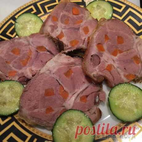 Мясо шпигованное - Сделай сам - медиаплатформа МирТесен Запекаем в духовке примерно 1,5 часа, окорок с лопаткой подольше. Можно запекать в пакете или в фольге, фольгу надо в конце открыть для придания колера. Есть можно и на горячее и вместо колбасы.Очень вкусно нашпиговать свинину черносливом или сделать буженину с чесноком. Вот и с черносливом, правда