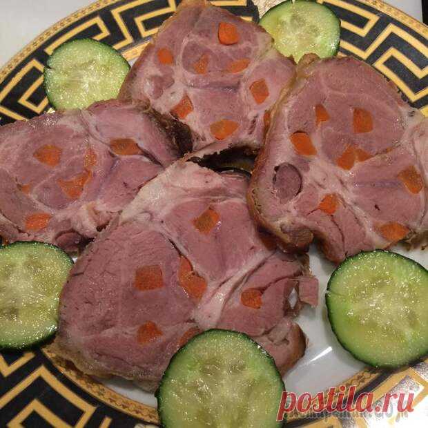 Мясо шпигованное - Сделай сам - медиаплатформа МирТесен Запекаем в духовке примерно 1,5 часа, окорок с лопаткой подольше. Можно запекать в пакете или в фольге, фольгу надо в конце открыть для придания колера. Есть можно и на горячее и вместо колбасы.Очень вкусно нашпиговать свинину черносливом или сделать буженину с чесноком. Вот и с черносливом, правда