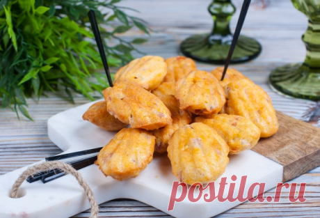 Сырные "Мадлен" с ветчиной - универсальное печенье!

Во Франции печенье "Мадлен" столь популярно, что существуют десятки не только сладких вариантов, но и огромное множество соленых, а еще есть книги, которые посвящены целиком и полностью этому печенью.

Сегодня я поделюсь рецептом универсального теста для соленых Мадлен, а начинку можно менять в зависимости от предпочтений.

Если нет традиционной формы для выпечки Мадлен в виде ракушек, можно использовать любую форму с не...