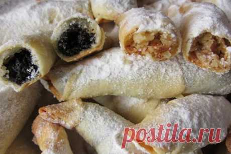 Обалденные рогалики — тончайшее, хрустящее тесто и много сладкой вкусной начинки! Есть у меня рецепт интересного теста — подходит оно и для рогаликов, и для Наполеона, и для печенья. Когда-то его принес мне муж (женский коллектив имеет св