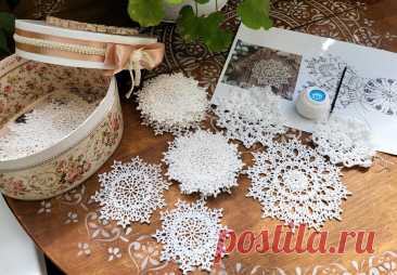 Снежинки + схемы | Вязаные крючком аксессуары СНЕЖИНКИ + СХЕМЫ - Рельефное вязание крючком из хлопковых ниток - на Ёлку - для Декора комнатыЯ уже несколько лет украшаю свой дом перед новогодними праздниками вязаными снежинками. Подвешиваю их на длинных ниточках к люстре. От небольшого дуновения ветра (когда проходишь мимо, создается...