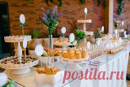 Жених и невеста выставили счет гостю свадьбы за «лишний» кусок торта. Мужчина из Великобритании рассказал, что побывал на свадьбе знакомых, а после они выставили ему счет за съеденный кусок торта. Британец уточнил, что жених и невеста предупредили гостей о необходимости внести плату за торт. Он заплатил, однако вскоре получил странное сообщение.