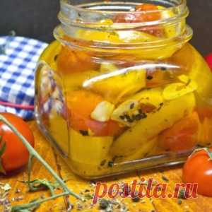 Конфи из жёлтого перца и помидоров черри