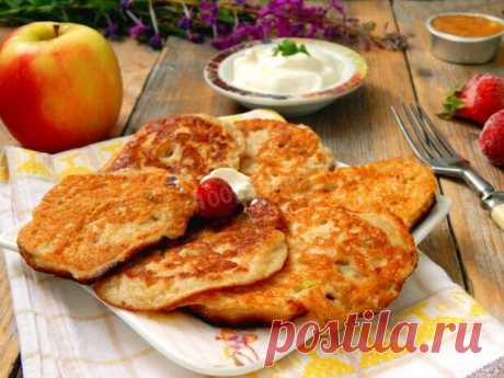 Самые простые, быстрые и вкусные яблочные оладьи – делаю двойную порцию, а и так просят еще - Odnaminyta - медиаплатформа МирТесен Эти оладушки готовятся без молока, кефира или сметаны. И лучше взять твердые кислые плоды, можно недоспелые - так получается намного вкуснее и есть привкус печеных яблок. Плюс, плотные яблоки дают меньше сока, поэтому оладьи получаются красивыми, не разлазятся. Вся готовка занимает не больше 20