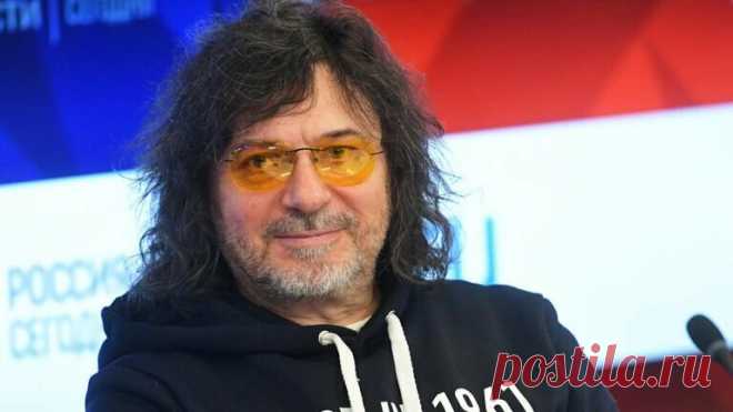 Умер композитор Александр Шевченко МОСКВА, 26 дек — РИА Новости. Композитор и бывший солист рок-группы «Зодчие» Александр Шевченко скончался на 62-м году жизни, об этом сообщили на официальной странице коллектива во «ВКонтакте». «Печальная новость… Сегодня ночью не стало певца и композитора, нашего большого друга, талантливого Александра Шевченко. Светлая память», — говорится в посте. О причинах смерти музыканта не сообщается. Александр Шевченко родился в июле 1961 года в ...