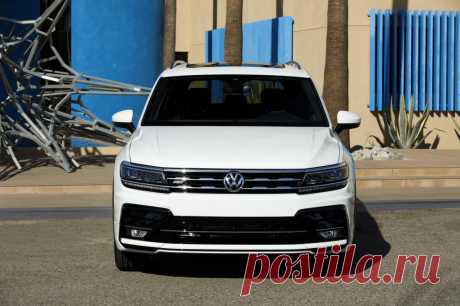 «Тигуан»: размеры багажника. Volkswagen Tiguan В 2018 году Volkswagen показал миру рестайлинговую модель популярного кроссовера Tiguan. Автомобиль не сильно изменился в размерах, однако дизайн кузова обрел более современные линии. Новый «Тигуан»,