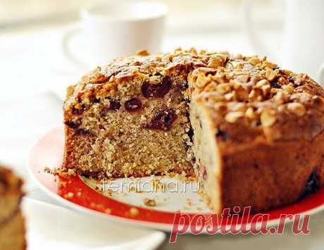 Простой, вкусный пышный пирог с замороженной вишней