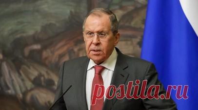 Лавров: Киеву запретили подписывать договор с Россией по указке Бориса Джонсона. Киеву было запрещено подписывать договор об урегулировании конфликта с Россией по указке экс-премьера Британии Бориса Джонсона и «прочих англосаксов», напомнил российский министр иностранных дел Сергей Лавров. Читать далее