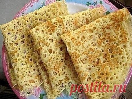 АЖУРНЫЕ БЛИНЧИКИ 🙀
Отменный рецепт, проверенный временем 👍

ИНГРЕДИЕНТЫ: 
● Молоко (2,5% жирности) — 3 и 1/4 стакана
● Сухие дрожжи — 10г.
● Куриные яйца — 2 шт.
● Мука высшего сорта — 500г.
● Сахар — 2 ст.л.
● Соль — 1 ч.л.
● Растительное масло — 2 ст.л.

ПРИГОТОВЛЕНИЕ: 
Подготавливаем дрожжи. Высыпаем сухие дрожжи в миску и разводим их четвертью стакана хорошо прогретого молока, добавляем туда щепотку соли и чайную ложку сахара. Ставим дрожжи в теплое место, чтобы они ...