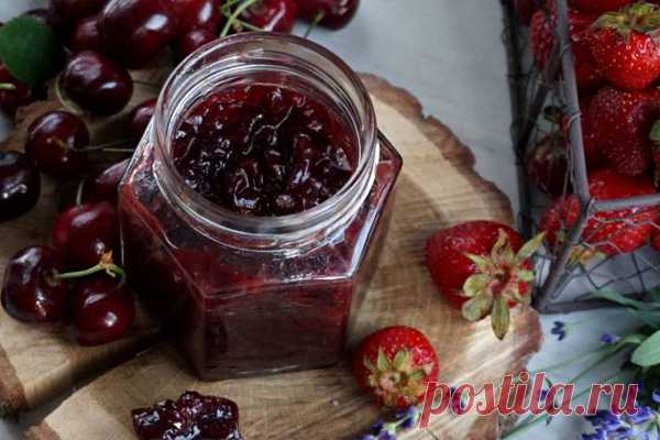 Варенье из клубники и вишни с лавандой