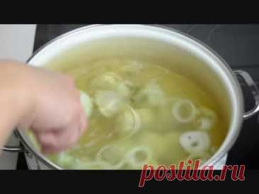 Сибирские пельмени рецепт сибирских пельменей с мясом для теста Яйца 2 шт.  Вода 200 мл Пшеничная мука 450-600 г  Соль 2 щепоткидля соуса Сметана 100 г  Чеснок 3 зубчика Укроп 10 г  Соль 3 щепотки Черный молотый перец 2 щепоткидля начинки Свинина 500 г  Телятина 500 г Лук репчатый 300 г  Молоко 100-150 мл Черный молотый перец 0,25 ч.л.  Соль...