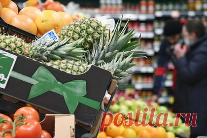 В Белоруссии объяснили причины продуктового эмбарго против стран Запада. Продуктовое эмбарго, введенное Белоруссией против ряда стран Запада, является вынужденной мерой, объяснил министр антимонопольного регулирования и торговли страны Владимир Колтович. Главной причиной его введения Котловин назвал продолжающееся санкционное давление на республику.