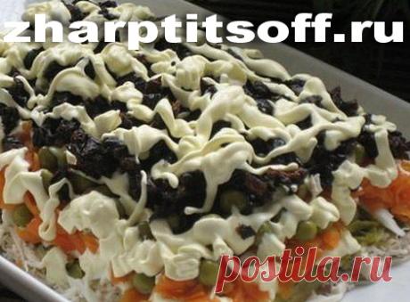 Салат сытный курица, чернослив, орех, морковь