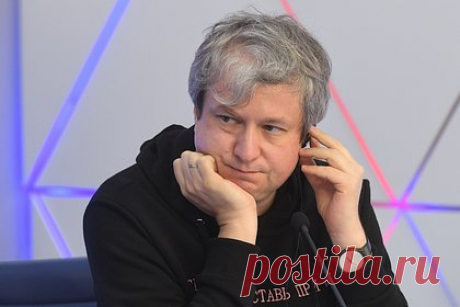 Антон Долин захотел стать гражданином Израиля. Кинокритик Антон Долин (внесен Минюстом РФ в список иноагентов) подал документы на получение гражданства Израиля. По данным Baza, Долин заполнил анкету для изменения статуса туриста на репатрианта Израиля и прошел собеседование в Министерстве Алии и интеграции в Тель-Авиве.