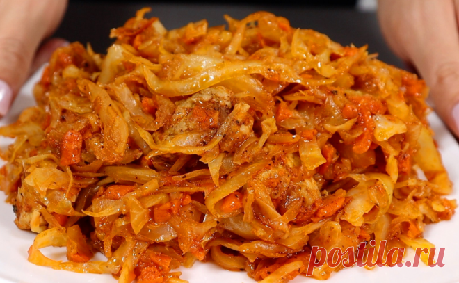 Тушёная капуста с мясом на сковороде. Простой домашний рецепт Сегодня будем готовить сытное, ароматное и многими любимое блюдо – тушёную капусту с мясом. Этот рецепт очень лёгкий в приготовлении и состоит из простых, доступных продуктов. А секрет неповторимого...
