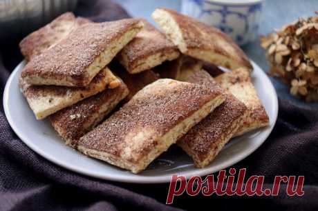 Еврейское печенье «Земелах» — вкусный рецепт из самых простых продуктов

Приготовим еврейское сахарное печенье. Аромат печенью придаст корица, которая используется для присыпки. Из самых простых продуктов у вас получится вкусное и ароматное печенье. Съедается такое печенье моментально. Наверное, многие из вас помнят его вкус из детства. Печенье получается песочным по консистенции с хрустящей корочкой сахарной.