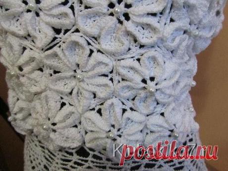 Топ крючком с объемным цветком "Нарцисс"