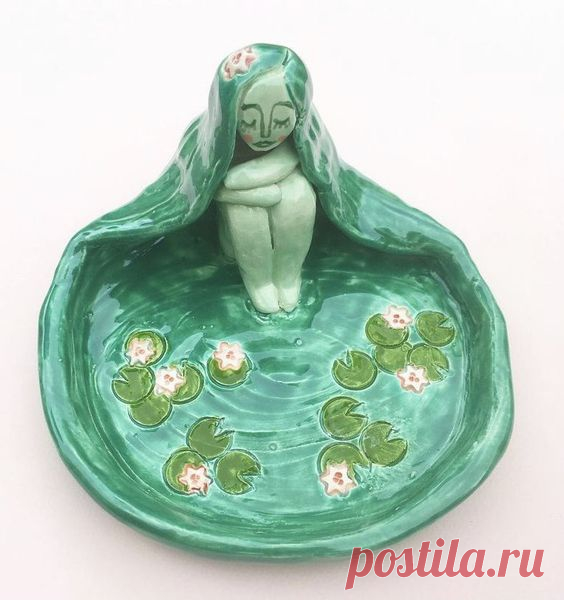 Всё дело в волосах (подборка). Тарелки и блюдца, выполненные из глины в разных техниках и разными художниками. Их объединяет лишь задумка, в которой главное — волосы изображенных женщин:Читать дальше