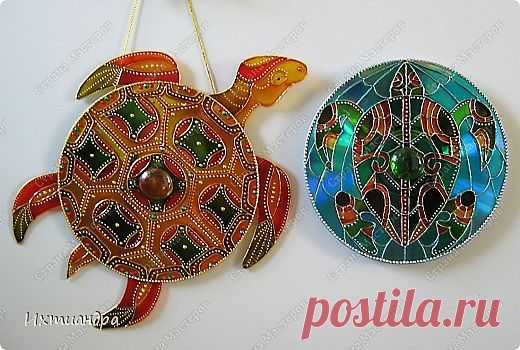 Золотая черепаха из CD дисков.