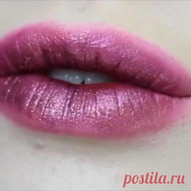 Kat Von D Beauty в Instagram: «This summery popsicle lip from @beckyaddams called for a pop of foil shimmer from our Everlasting Glimmer Veils in Razzle and Lolita.💞💖 •…» 17.2 тыс. отметок «Нравится», 100 комментариев — Kat Von D Beauty (@katvondbeauty) в Instagram: «This summery popsicle lip from @beckyaddams called for a pop of foil shimmer from our Everlasting…»