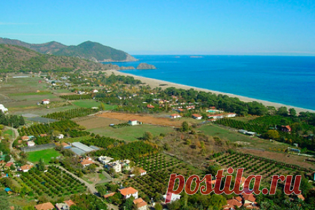 Россиянка разочаровалась отдыхом в Турции и назвала курорт аналогом Крыма. Российская туристка, отдохнула на турецком курорте Чиралы в районе Кемер провинции Анталья и назвала его «аналогом поселков Крыма». Путешественница призналась, что решилась ехать на курорт, «вняв восторгам» в отзывах других туристов. Первым неприятным моментом для нее стала высокая стоимость жилья.