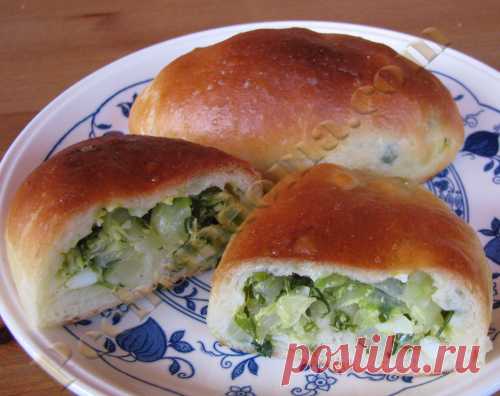 Пирожки с молодой капустой, зеленью и яйцом Я очень люблю пирожки с капустой, пеку их часто и по-разному. Весной и летом, когда есть молодая капуста, вот в таком варианте. Очень вкусно! Попробуйте, вам понравится! Для рецепта вам понадобится: Для теста: 500 г муки 1 чайная ложка сухих дрожжей 50 г воды для опары 250 г молока 50...
