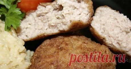 Потрясающие молочные котлеты из двух видов мяса. Сочные и вкусные даже на следующие день после разогрева. Готовлю на выходных целую кастрюлю, и на всю неделю хватает