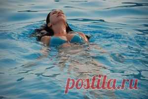 Какие мышцы работают в бассейне при плавании | Рецепты как похудеть