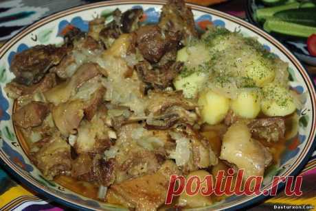 Чабан-кабоб – только мясо и лук. Остальное - по желанию! 

Недавно, возвращаясь с экспертами «Вкусного Узбекистана» после небольшого гастрономического путешествия из Байсуна и Термеза, перед Самаркандом, сразу после урочища Аман-Кутан, мы остановились у популярного места, где много лет торгуют свежей бараниной. Полные вкусных впечатлений от недавней дегустации в придорожной ошхоне неподалеку от Байсуна мяса, приготовленного по традиционному рецепту местных чабанов, мы не у...