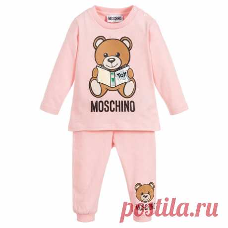Girls Pink Top & Trouser Set Pink soft cotton jersey trouser set for younger girls by Moschino Baby. The top has the designer's teddy print on the front and useful buttons on one shoulder. The matching trousers have ribbed trims, and simply pull up.
