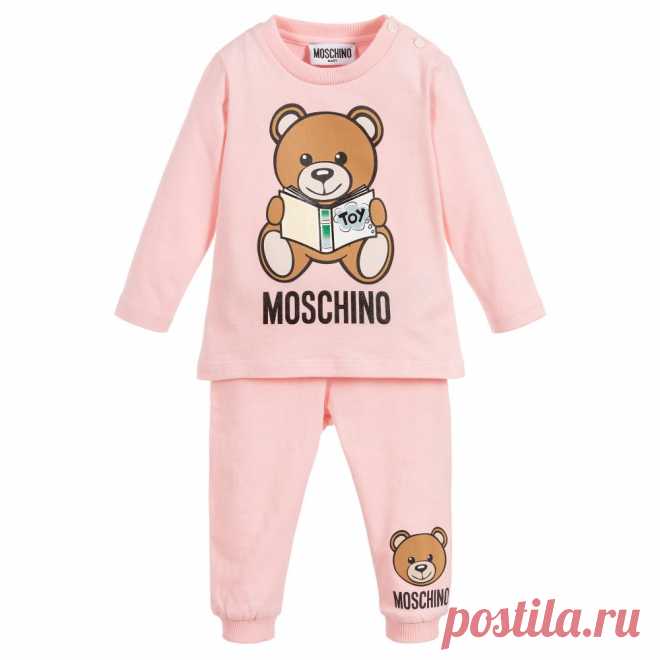 Girls Pink Top & Trouser Set Pink soft cotton jersey trouser set for younger girls by Moschino Baby. The top has the designer's teddy print on the front and useful buttons on one shoulder. The matching trousers have ribbed trims, and simply pull up.
