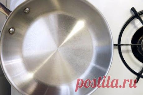 Чистим до блеска: экосредство для металлической посуды 

Практически у каждой хозяйки на кухне найдётся пара сковородок или кастрюль, которые раньше ослепляли своим блеском, а теперь совершенно не радуют внешним видом. Не нужно идти в магазин за новыми, л…