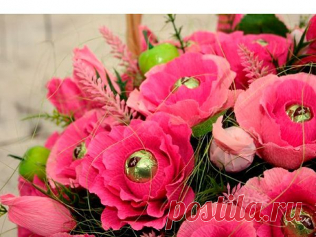 👌 Букеты из конфет 5 мастер-классов, увлечения и хобби На 8 Марта ученики преподнесли мне очень милый и трогательный подарок — букет из конфет. Честно говоря, я была удивлена. Раньше я слышала о подобных букетах и даже видела их мелько...