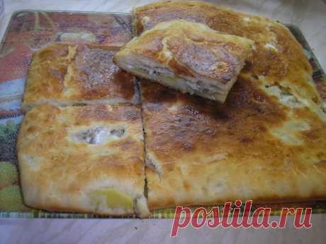 Пирог с мойвой и картошкой