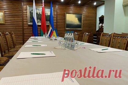 Названо препятствие для старта переговоров между Россией и Украиной. Украинский конфликт можно урегулировать путем переговоров, стороны к этому готовы, однако Запад хочет повесить на Россию финансовые обязательства по отношению к Украине, считает полковник в отставке Анатолий Матвийчук. Условия РФ остаются неизменными — важно соблюдение ее интересов.