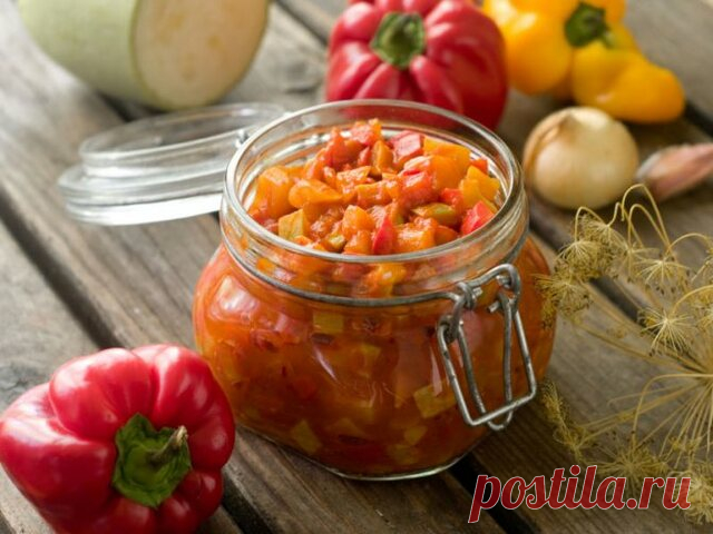 Салат из кабачков на зиму (рецепты пальчики оближешь) Добрый день, дорогие читатели.  Сегодня поговорим о консервированных салатах из кабачков. Очень полезный, питательный, но, в тоже время низкокалорийный овощ,
