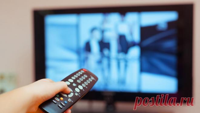 Россиянка избила пенсионера табуреткой ради телевизора. В Ульяновске 47-летняя женщина избила своего 64-летнего собутыльника табуреткой из-за спора о телевизоре. Об этом сообщает ГУ МВД России по региону. Инцидент произошел 29 ноября. Мужчина пригласил в гости знакомую, с которой они вместе ...