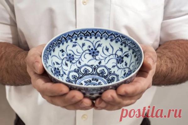 Купленная за 35 долларов фарфоровая пиала оказалась китайским артефактом 15 века. Её продадут на аукционе