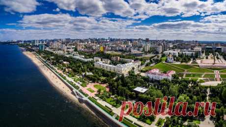 Самара. 
Прогулки по городу и музеи
*Самарский Арбат - здесь во всем великолепии реконструирована старая Самара.
*Площадь Куйбышева - самая большая площадь Европы. 
*Самарский академический театр оперы и балета.
*Набережная - популярное место прогулок у жителей и гостей города. 
*Бункер Сталина - один из наиболее таинственных культурных объектов. Глубина 37 м, мощные стены, коридоры и залы, личный кабинет вождя.
*«Самара Космическая», музейно-выставочный центр
*Музей Эльдара Рязанова.