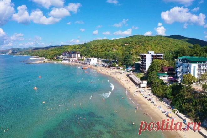 Нашли потрясающий пляж с золотым песком и чистейшей водой в Туапсинском районе Краснодарского края. Делимся находкой | НА СВОИХ ДВОИХ - Алёна И Женя | Яндекс Дзен