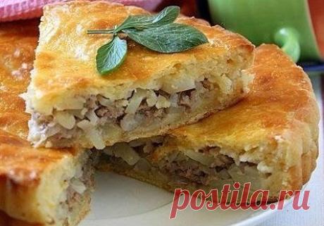Пирог с мясом и картофелем.