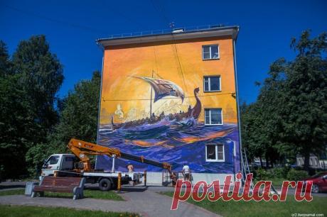 Великий Новгород. Граффити Я был бы не я, если бы не поснимал в каком-нибудь городе стрит-арт. До поездки гуглил, что есть из граффити в Великом Новгороде, однако ничего не нашёл.