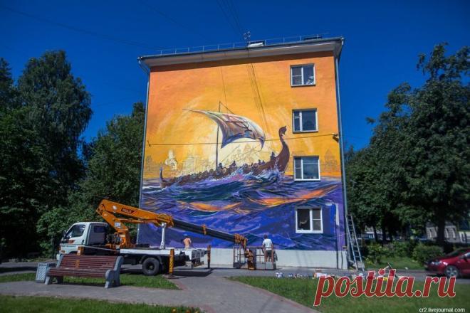 Великий Новгород. Граффити Я был бы не я, если бы не поснимал в каком-нибудь городе стрит-арт. До поездки гуглил, что есть из граффити в Великом Новгороде, однако ничего не нашёл.