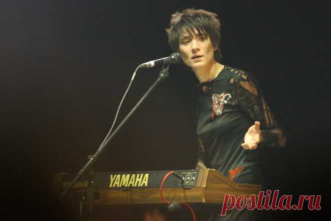 Земфира обжаловала отказ суда снять с нее статус иноагента. Певицу включили в реестр иностранных агентов в феврале.