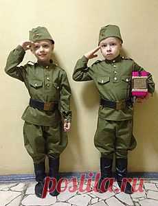 Служба в армии – почетный долг каждого гражданина, который любит свою Родину. Слава русского оружия, мужество, стойкость и непобедимость русских солдат не нуждаются в дополнительных доказательствах. Поэтому многие правильно воспитанные дети вместо костюмов принцев и принцесс, которыми никогда не станут, выбирают образ защитника Отечества. А эти стихи-визитки помогут представить этот костюм и девочкам, и мальчикам.