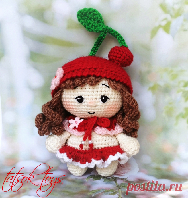 PDF Малышка Вишенка крючком. FREE crochet pattern; Аmigurumi doll patterns. Амигуруми схемы и описания на русском. Вязаные игрушки и поделки своими руками #amimore - маленькая кукла в наряде ягоды вишни, пупс в костюме вишенки, куколка, пупсик, девочка.