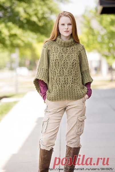 КРАСИВОЕ ПОНЧО CATAMBA RIVER

Для работы вам потребуются:
Пряжа: Universal Yarn Deluxe Chunky (100% шерсть; 100 г/120 м) цвета Lichen – 7 (8, 8) мотков. Спицы: круговые 5.5 мм и 6 мм длиной по 90-100 см.


Дополнительно: вспомогательная спица для кос; маркеры для петель; игла для трикотажа; 4 пуговицы среднего размера.

Плотность вязания:
14 петель x 18 рядов = 10 см лицевой гладью спицами большего размера.
17 петель x 20 рядов = 10 см ажурной резинкой спицами меньшего раз...