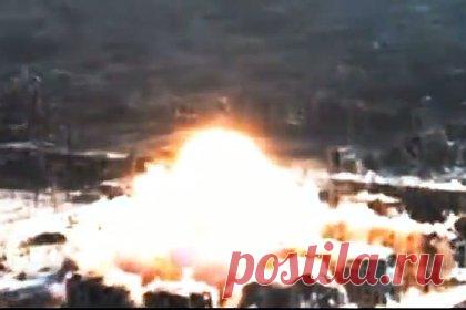 Опубликовано видео сброса авиабомбы по позициям ВСУ